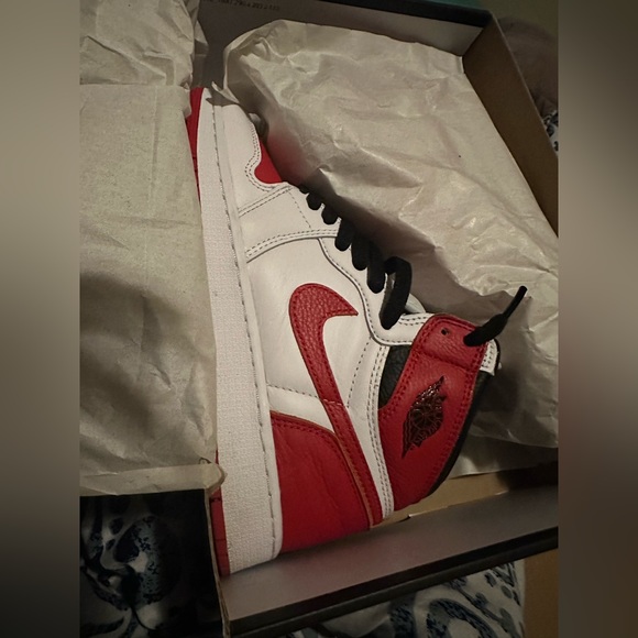 Carmine 1s HIGH - Picture 2 of 4
